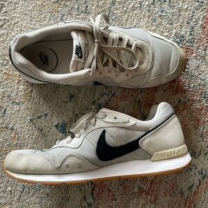 Nike Venture Runner